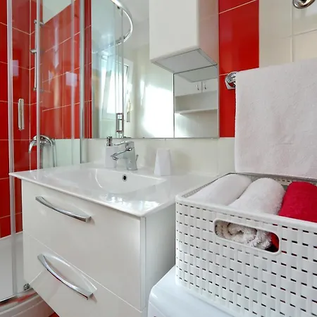 Green Oasis Apartment
